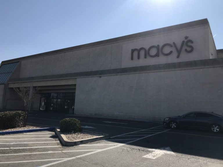 歩いて15ふんくらいの位置にMacy_sもありました