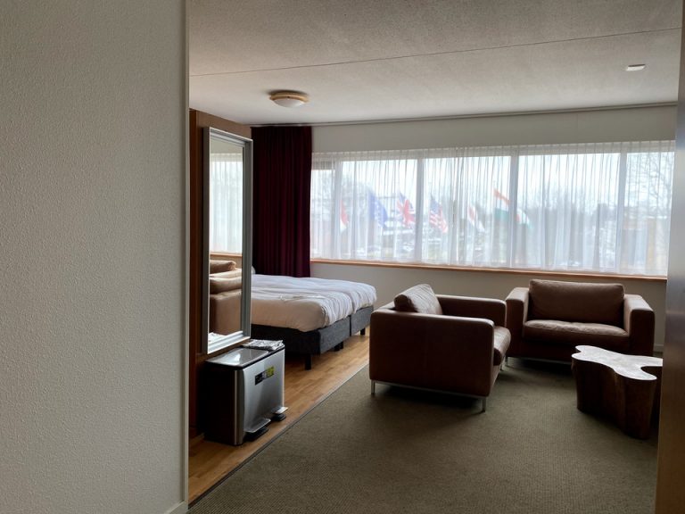 客室全体(窓際方向)1