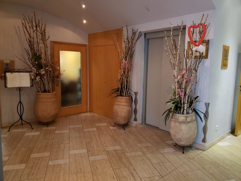 エレベーターホールフロント階