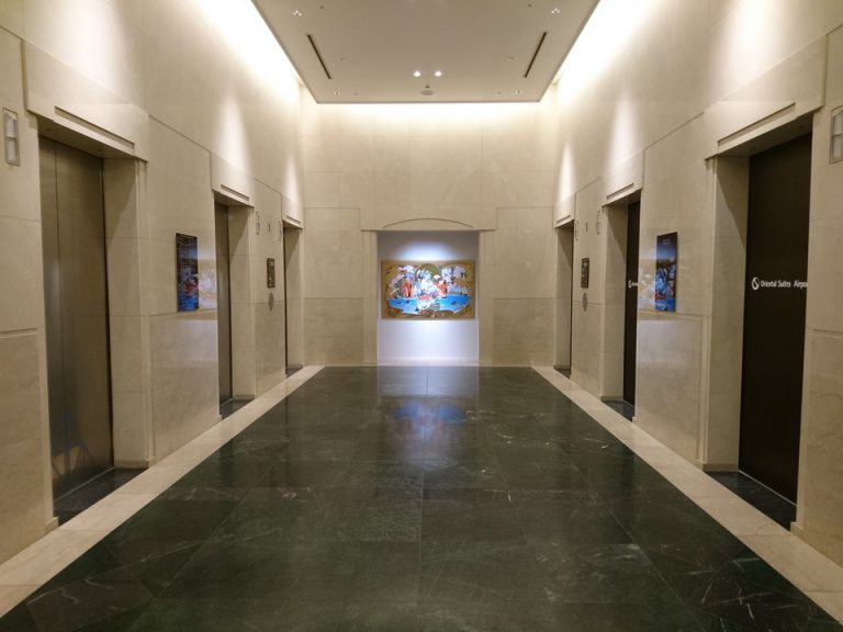 エレベーターホールフロント階