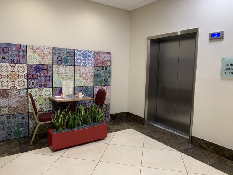 エレベーターホールフロント階