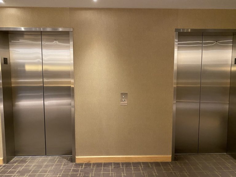 エレベーターホールフロント階