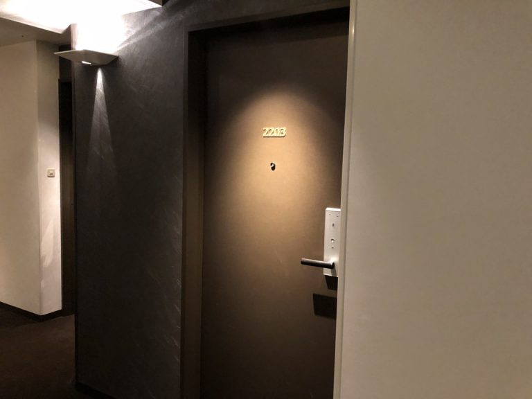客室ドア外観