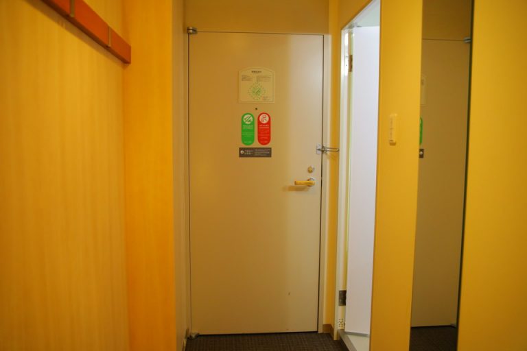 部屋からドア(2)