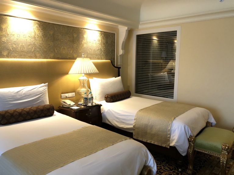 ベッド 窓側から