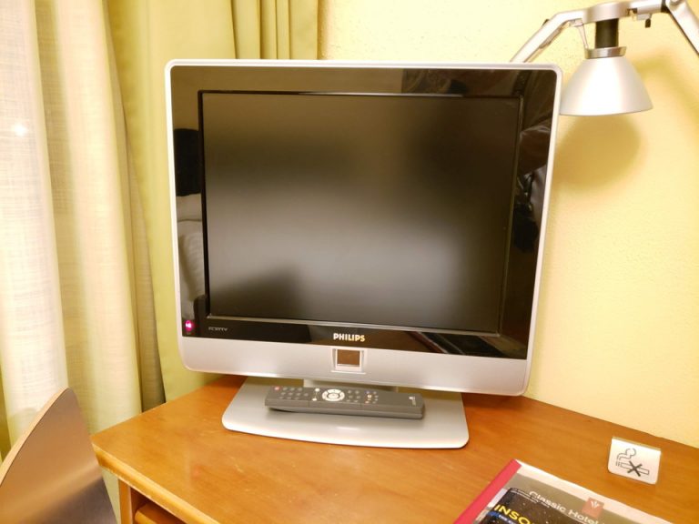 ベッド方向からTV1