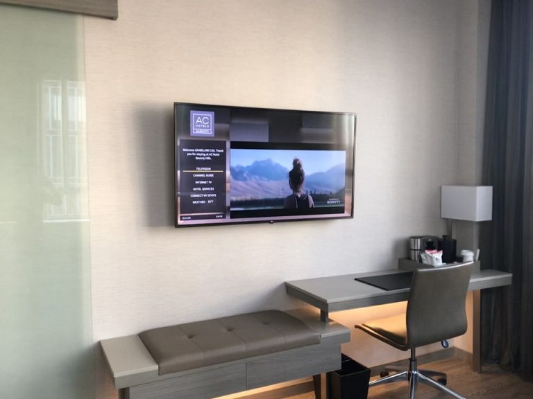 テレビやデスク