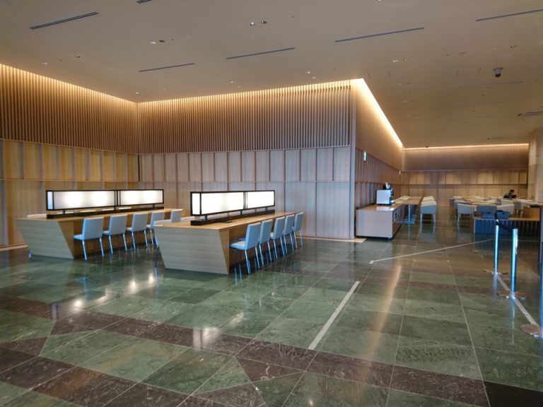 cafe前のカウンターテーブル