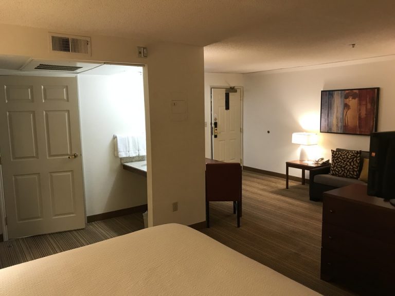 入り口にかけて