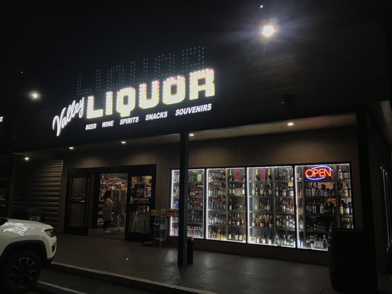 ホテル近くのリカーショップ