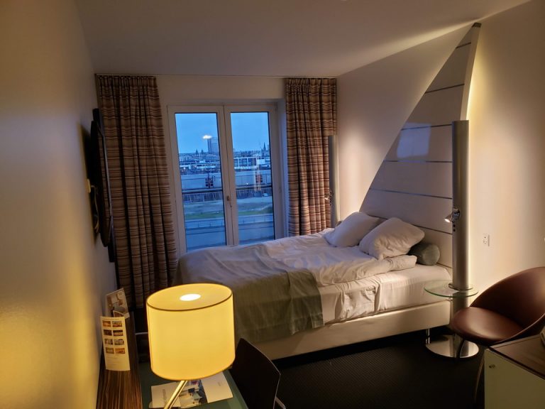 客室全体(窓際方向)