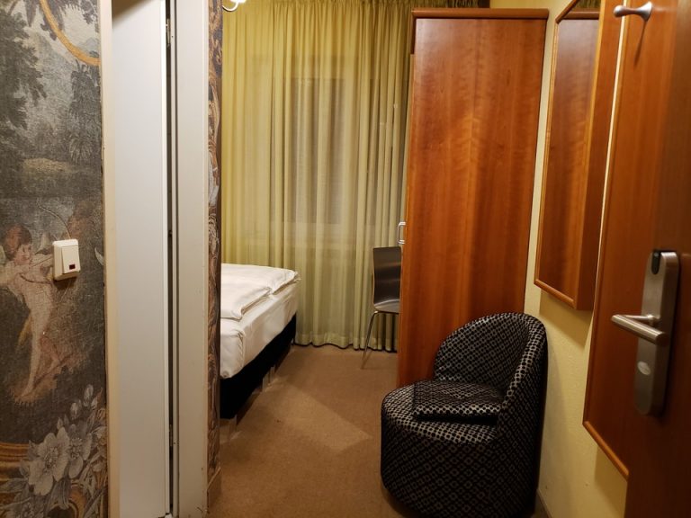 客室全体(窓際方向)