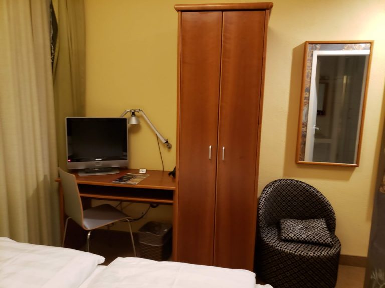 クローゼット外観(閉じた状態)