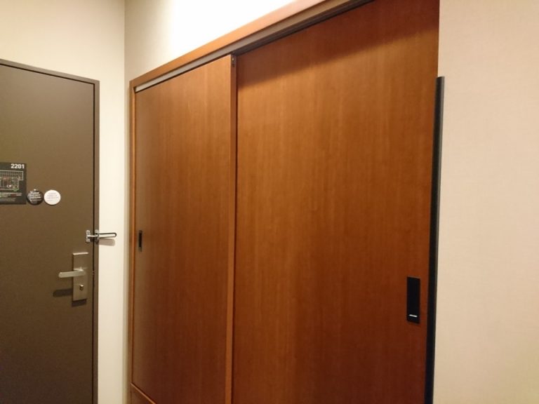 クローゼット外観(閉じた状態)