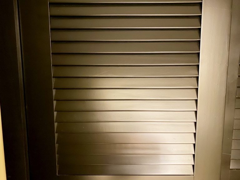 クローゼット外観(閉じた状態)