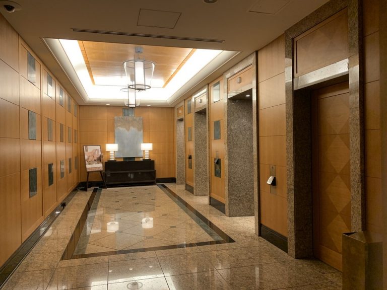 フロント階エレベーターホール4