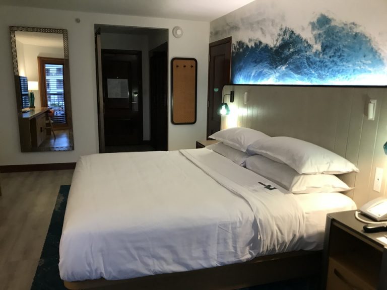 客室全体円から入り口にかけて