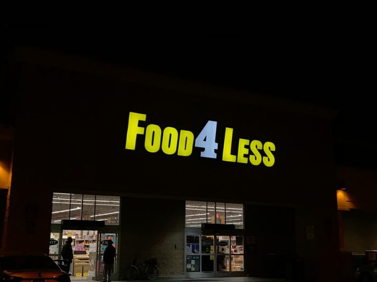 大型スーパーもあり便利です