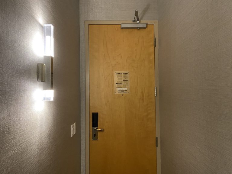 客室入口内観ドア