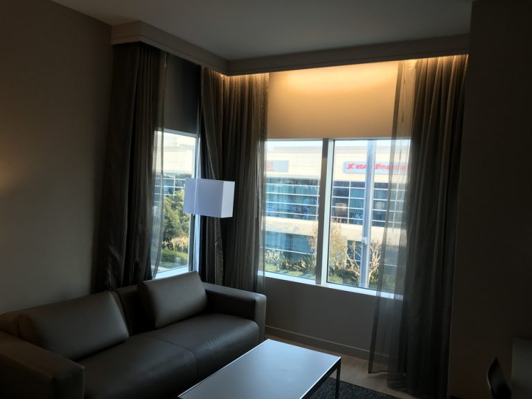 客室窓ガラスコーナールームだったのでちょっぴり広めの景色