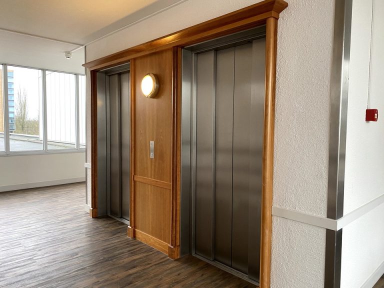 エレベーターホール客室階2