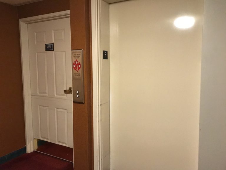 客室階エレベーター付近