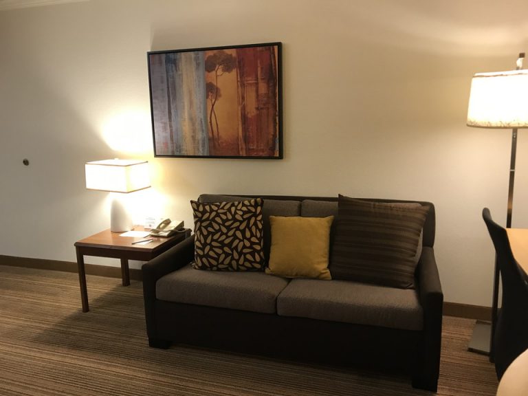 ソファーはエクステンドベッドにもなるようでした