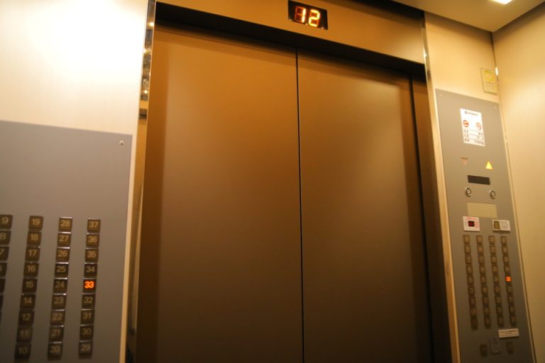 エレベーター外