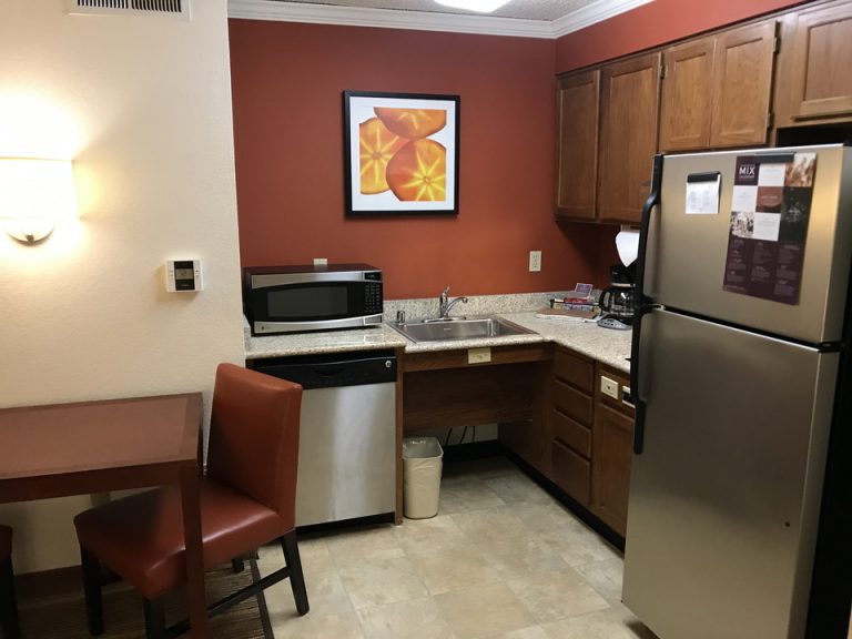 ハンディキャップの方ように全てが低い位置に設置されたフルキッチン