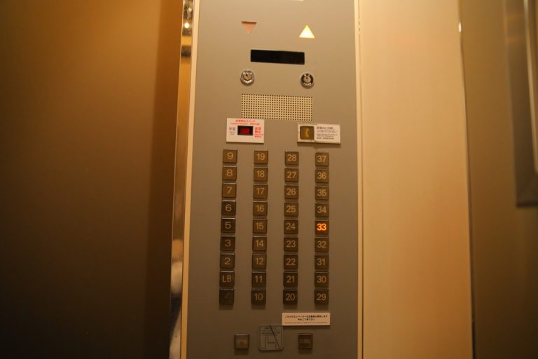 エレベーターボタン
