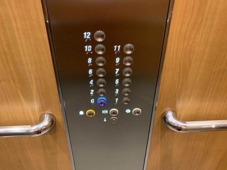 エレベーターボタン