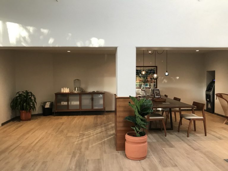 リフレッシュウォーターサーバーにオフィスがフロント前にありました