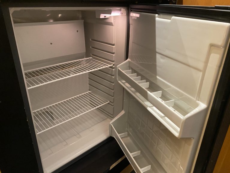 冷蔵庫(開けた状態)