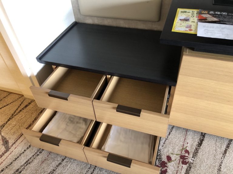 クローゼット 引き出し