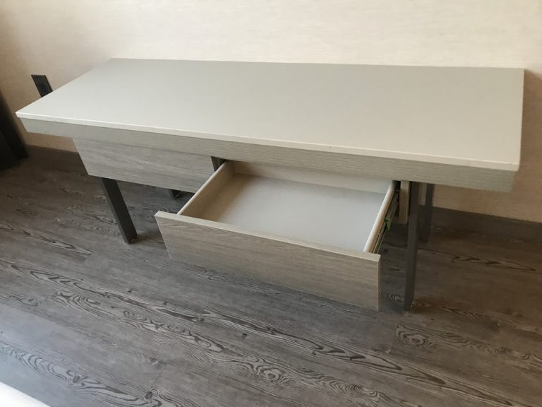 寝室側引き出しスペース