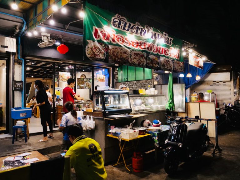 ホテル付近にある人気レストラン