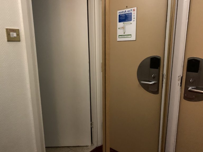 クローゼット(閉めた状態)