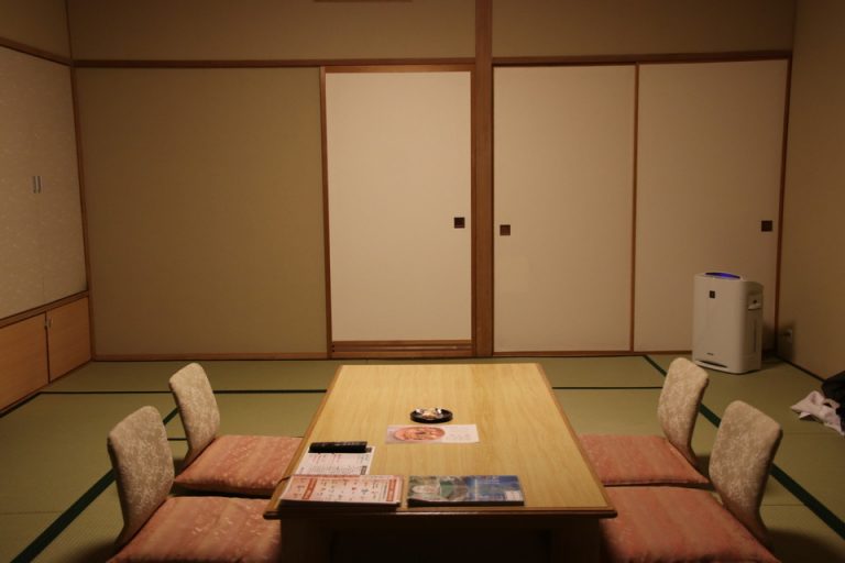 客室 内からドア方向