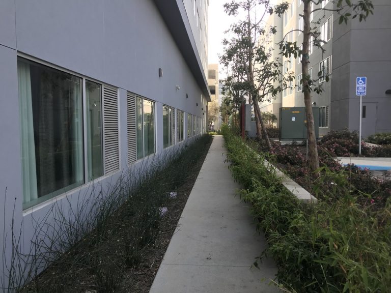 宿泊ホテルととなりのハイアットとの間