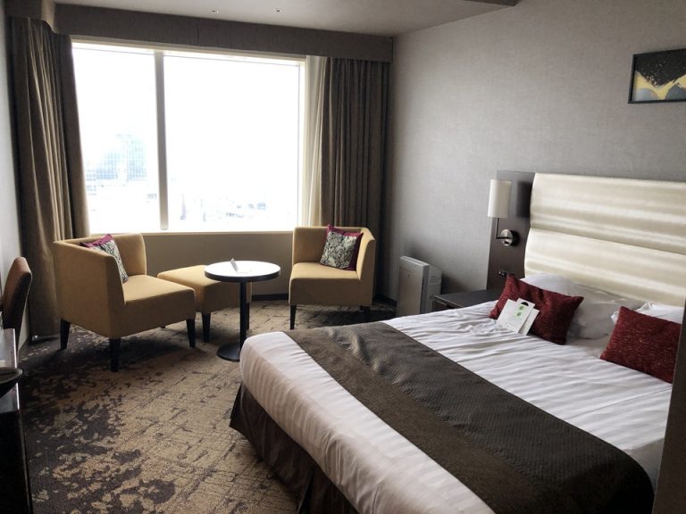 入り口から見た客室全体