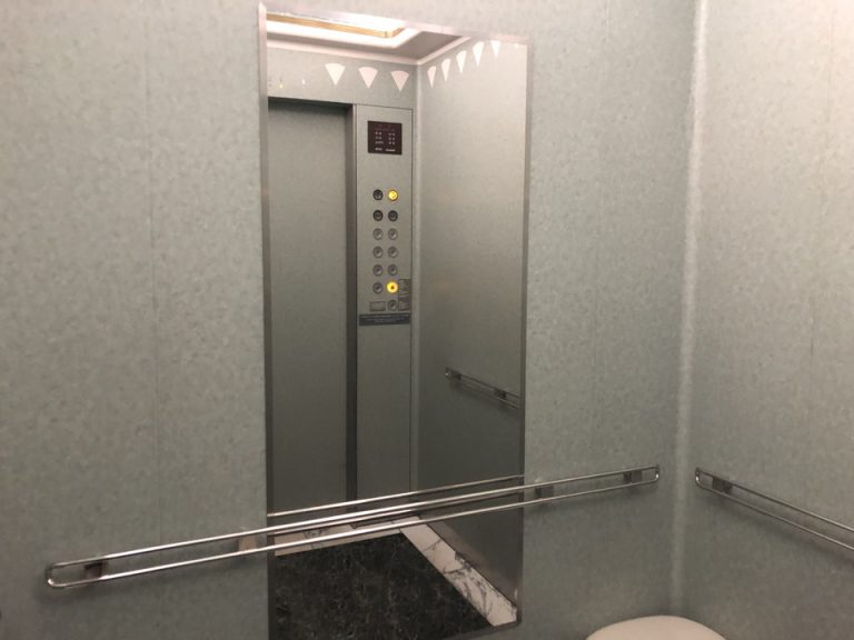 エレベーター内観(6)