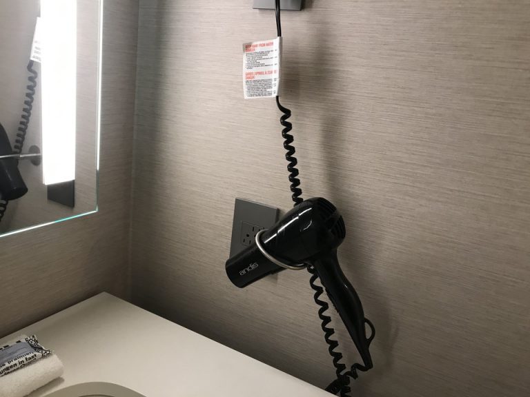 ドライヤーはホールド付きでありました