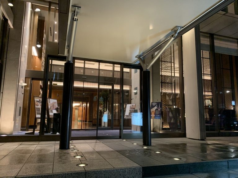 エントランス外観2(サブ出入口)