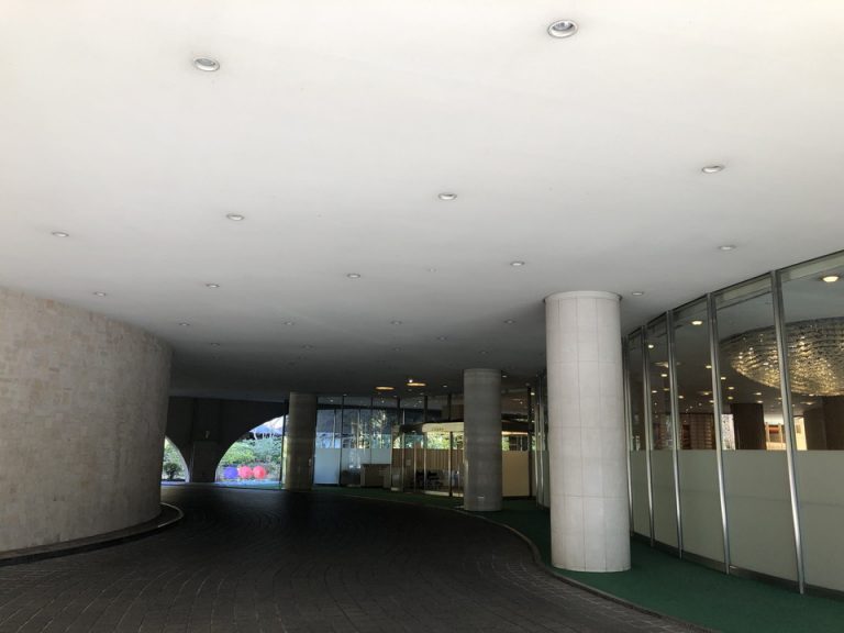 エントランス 宴会入口方向