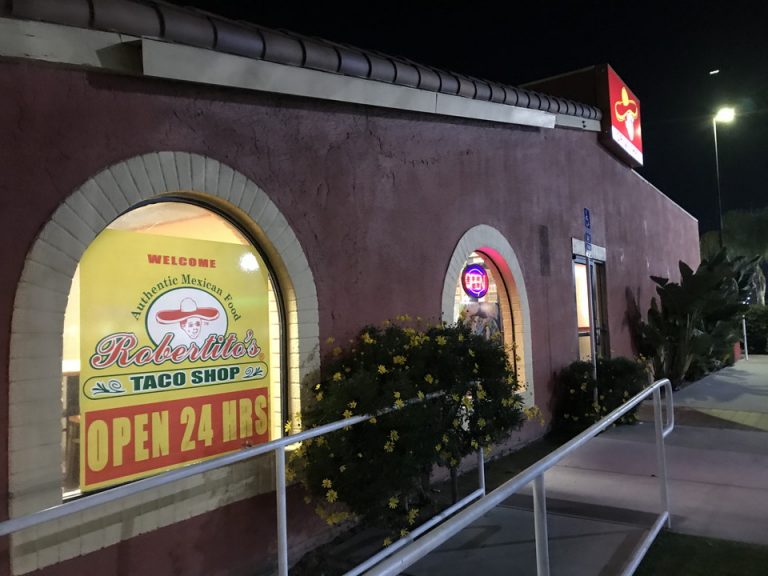 ホテル向かいのメキシカンフードは24時間営業でした。