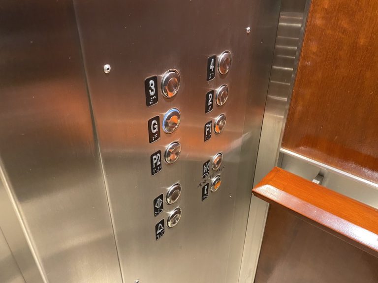 エレベーター階数ボタン