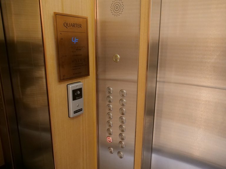 エレベーター階数ボタン