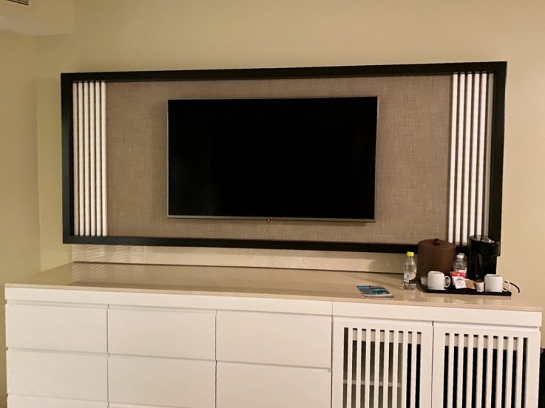 ベッド方向からTV