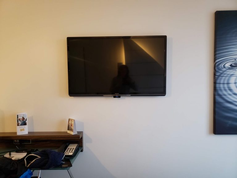 ベッド方向からTV