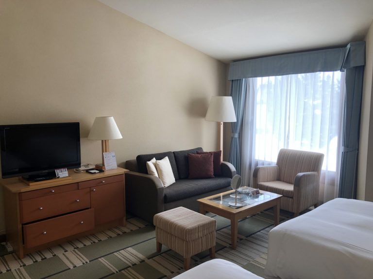 ベッド方向からTV